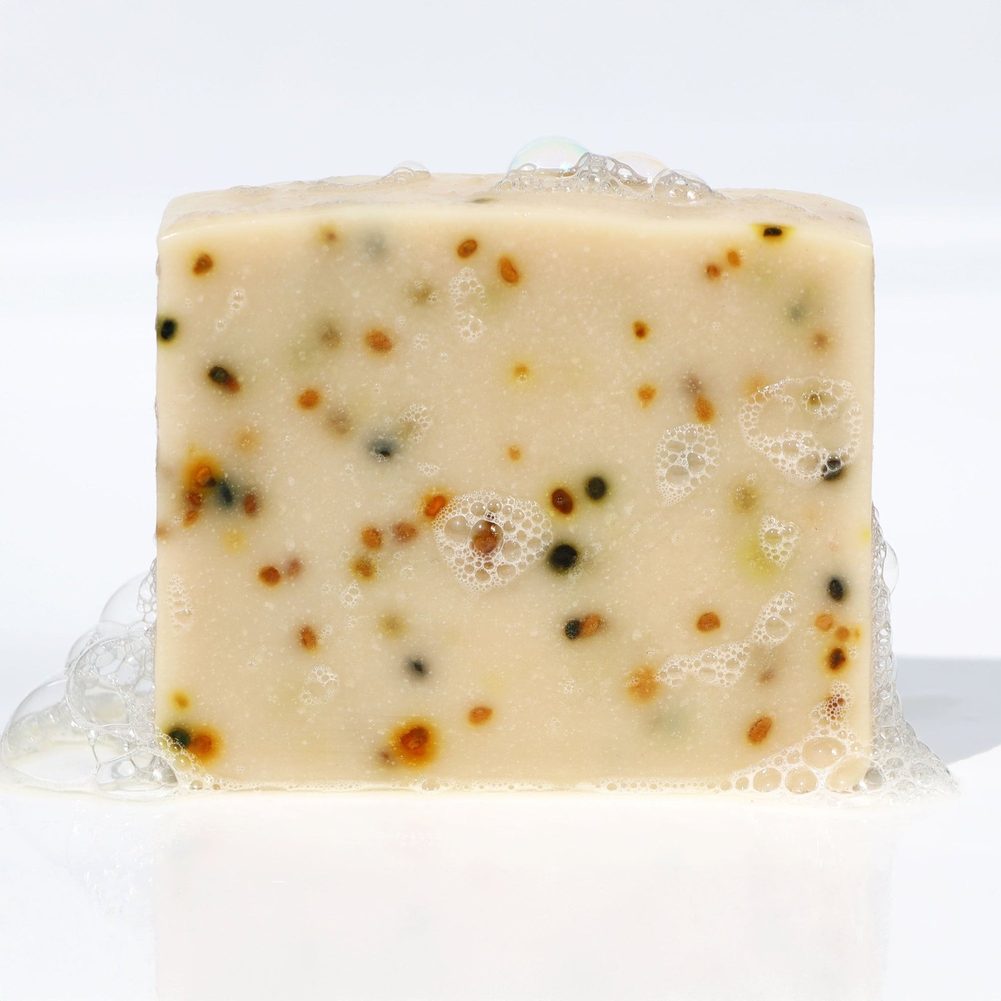 Honey Soap Made With Honey, Beeswax, Bee Pollen & Silk - Koka Beauty