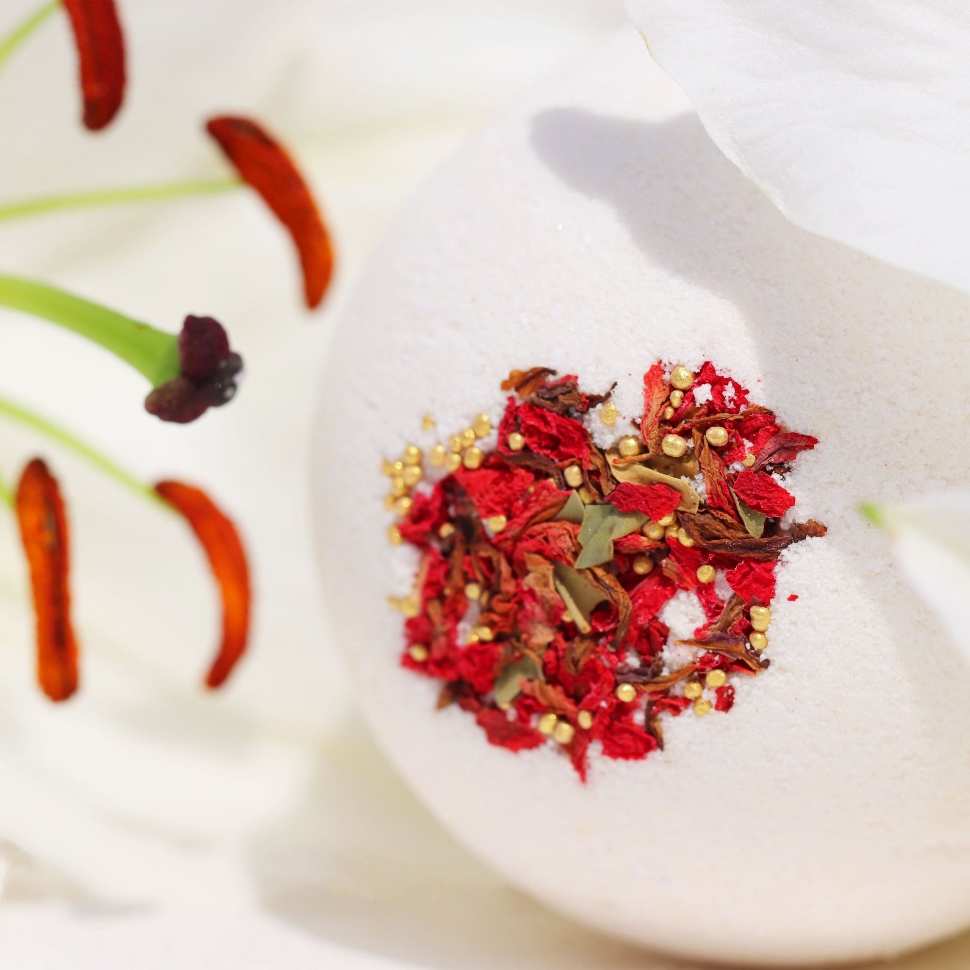 White Lily Silk Bath Bomb - Koka Beauty
